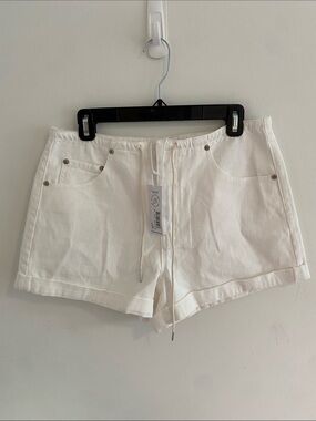 NWTDaze Maddie Lamb Denim Shorts Roll Hem White  Size 28